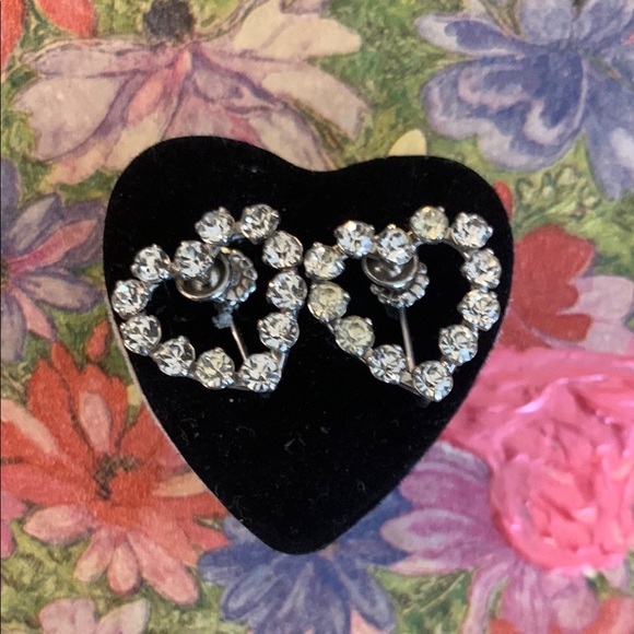 Vintage Jewelry - Krementz vintage  Heart-Shaped Silver Crystal Screwback vintage earrings